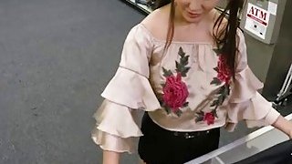 Kecantikan Cina Tiffany Rain menggadaikan vaginanya untuk tiket pesawat