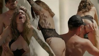 Hot French Milf Wendy Membawa Ayam Muda di Kebunnya - Creampie Doggy Kasar