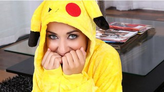 Pemain Pokemon GO menangkap dan meniduri Pikachu yang seksi