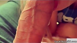 MILF panas dengan celana pendek merah muda pendek menggoda saya. Big White Ass Rides Big Cock Big Body Perfect FFPJP