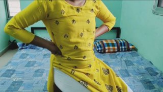 Desi Village Stapstister Mili Bhabi Bercinta Keras untuk Naik Sepeda - Pussy Ketat Seks kasar
