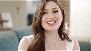 Dia tidak peduli jika ada yang mendengarjoyw