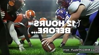 Anak tiri terbangun di samping tirinya, keduanya telanjang, pantatnya diisi dengan banyak cumqfbue