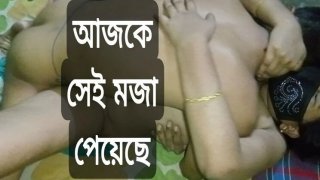 Desi Bibi Alvi Khan kacau keras di desa - Seks vagina ketat