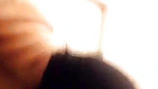 Dewi wahana terbalik dalam acara webcam