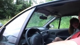 Pekerjaan tangan mobil di luar ruangan, pekerjaan pukulan, dan hubungan intim yang keras dalam kelompok