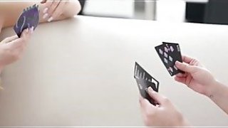 Bermain dengan bola ayah tiri di hari ayah chjrpx38kn