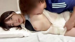 Pada hari dia tinggal di rumah saya, kami adalah pasangan yang menegaskan cinta kami satu sama lain dengan banyak melakukan kontak fisik