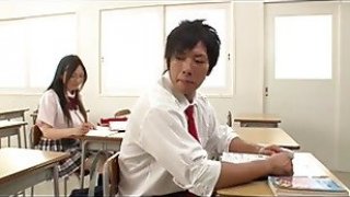 Ruri saijo memberikan pekerjaan pukulan yang baik kepada teman anak laki-lakinya yang lembut 01