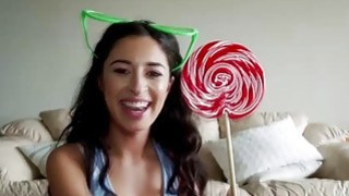 Cameron Canela suka mengisap bigcock dan lollipop