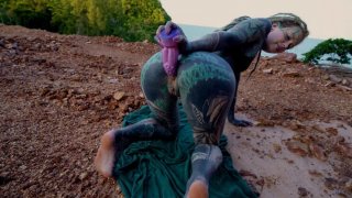 Tato Teen Squirts dari Anal Play di Public - HD Solo Action