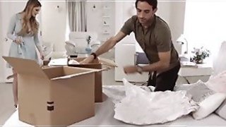 Eva menemukan cara menakjubkan untuk membayar tagihannya