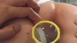 Vagina lebat dari milf Jepang misa diukur dengan penggaris