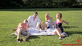 Piknik Keluarga - Bagian 1
