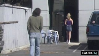 Remaja Jerman Paris Showers akan kacau keras di lift oleh orang asing