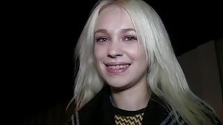 Gadis amatir Rusia menggemaskan akan kacau keras di depan umum