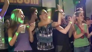 Pussy berdebar untuk madu seksi selama pesta pesta
