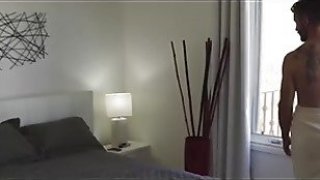 Horny Housewife Brooklyn menunjukkan suaminya apa yang dia gotvlfaj