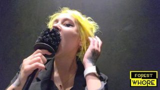 Seks toilet umum yang kotor - anal fisting kencing minum - penghinaan bdsm ekstrem