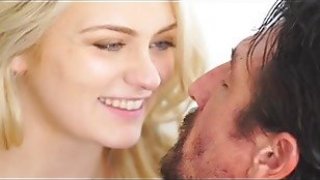 Hadiah threeway creampie untuk ayah tiri adalah remaja dan bff cumshot pantat besar milf