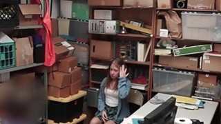 Pengutil remaja, keparat Brooke Bliss di kantor