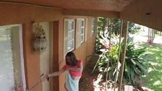 Perampok rumah tangga seksi ditangkap oleh pemilik rumah di video