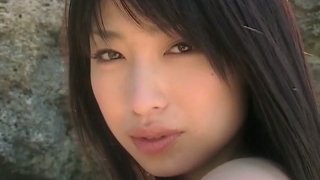 Adegan menggoda dengan model Jepang hampir telanjang Arisa Oda