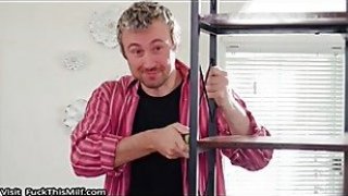 Reyna belle, satine musim panas - uluran tangan dan dua mulut bantuan