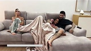 Teman saya meniduri pacar saya di depan saya tanpa saya menyadari ocnam