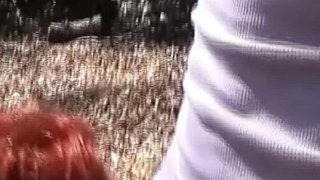 Remaja berambut merah Jerman terangsang kacau keras di kamar tidur taman - seks outdoor amatir