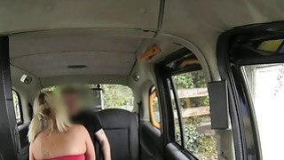 Penumpang gemuk ditumbuk oleh sopir penipuan untuk menurunkan ongkos taksi