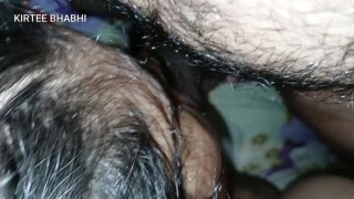 Kirti bhabhi ibu tiri melakukan masturbasi penis anak tirinya untuk kesenangan